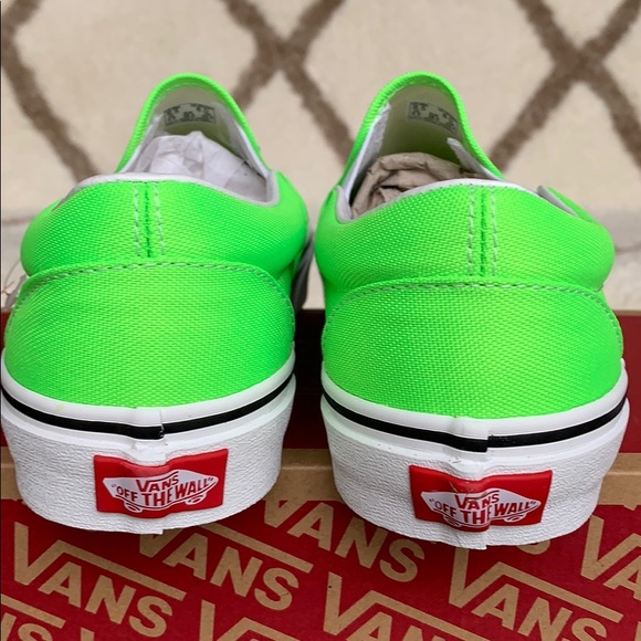 VANS CLASSIC SLIP ON NEON Green Gecko/True White - Picture 8 of 16